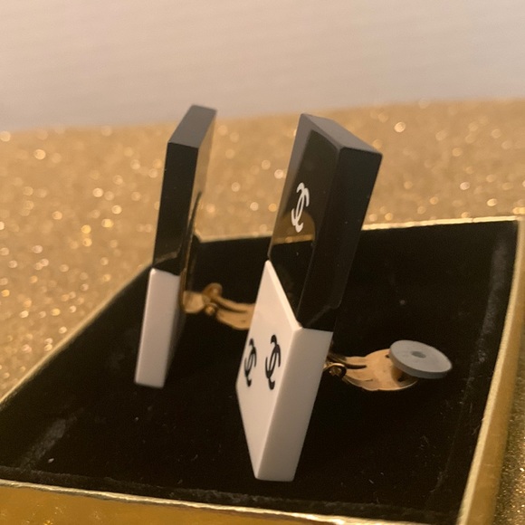 NWOT 🎉HP🎉 Vintage CHANEL Domino Quad Earrings  extremely RARE /Authentic - Picture 4 of 7